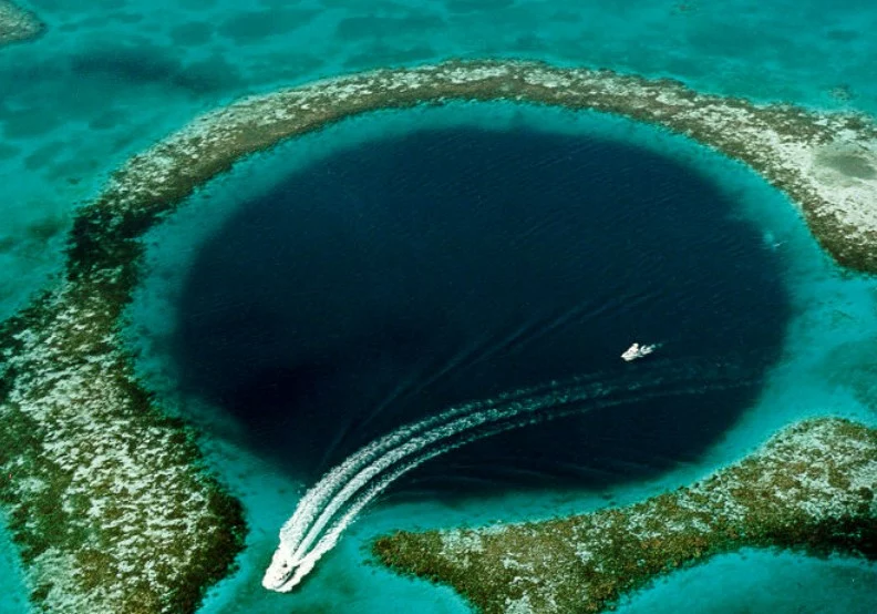 The Great Blue Hole Of Belize Diving Spot
